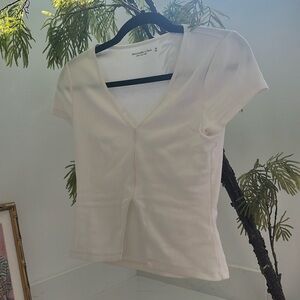 Abercrombie Fitch top v neck